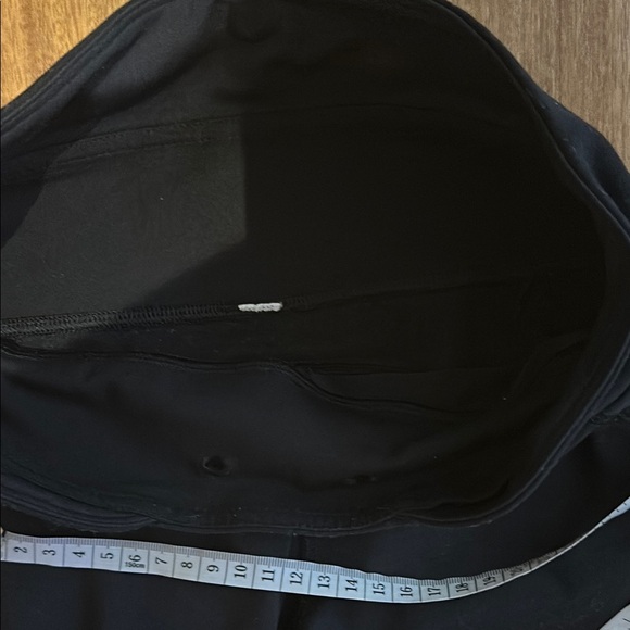 Lululemon crop atheltic pants with zip pocket - Picture 9 of 11